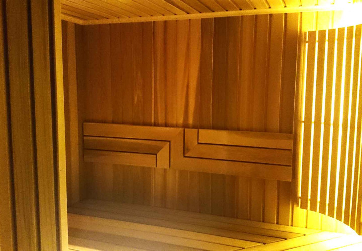 Sauna su kedro mediena ir garo funkcija