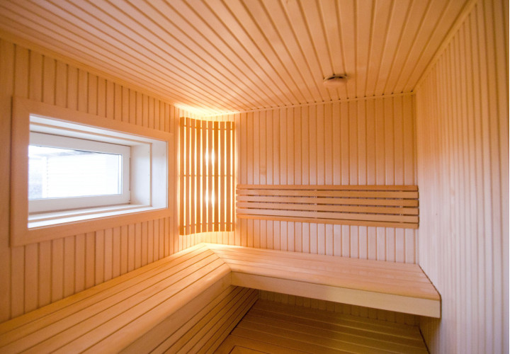 Minimalistinė liepos medienos sauna