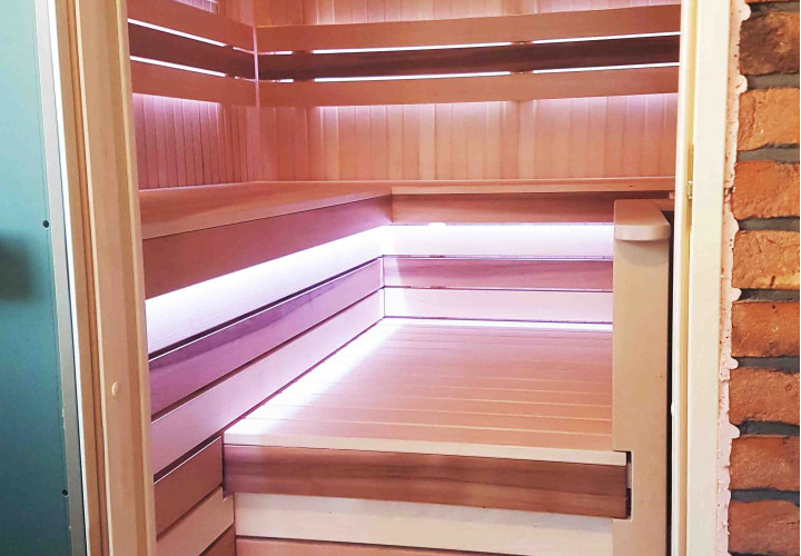 Sauna su malkine krosnele ir išorine pakura