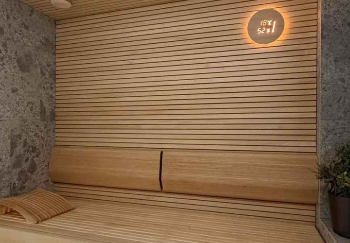 Sauna su medžio ir akmens apdaila