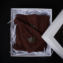 Dovanų rinkinys Jam - RUDAS, 55x150 cm, dovanų dėžutėje. Prijuostė ir kepurė pirčiai 