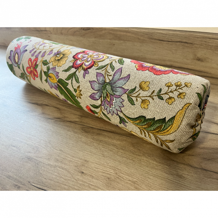 Volelis kojoms ir galvai, su gėlių ornamentais