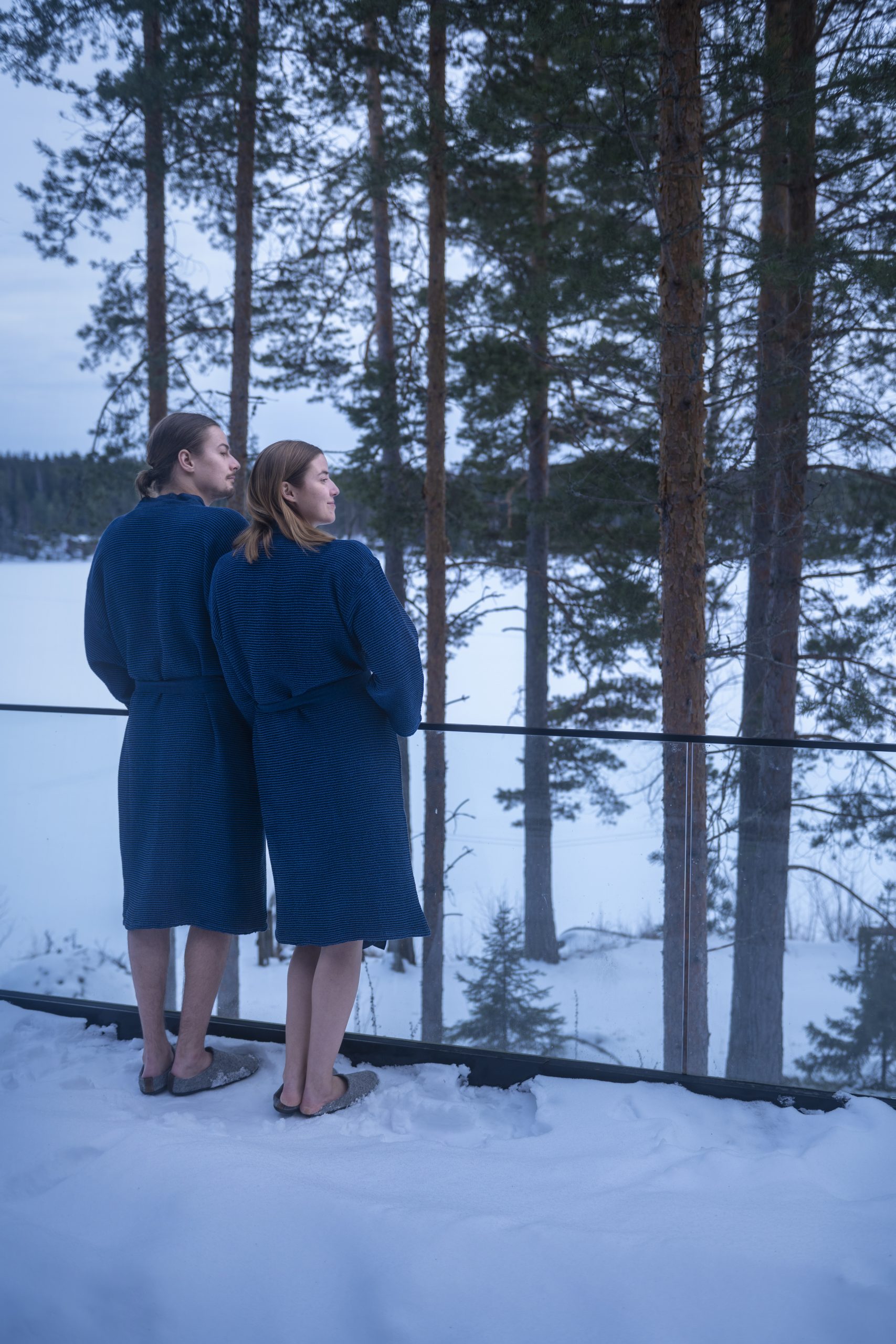 Muž a žena v róbách