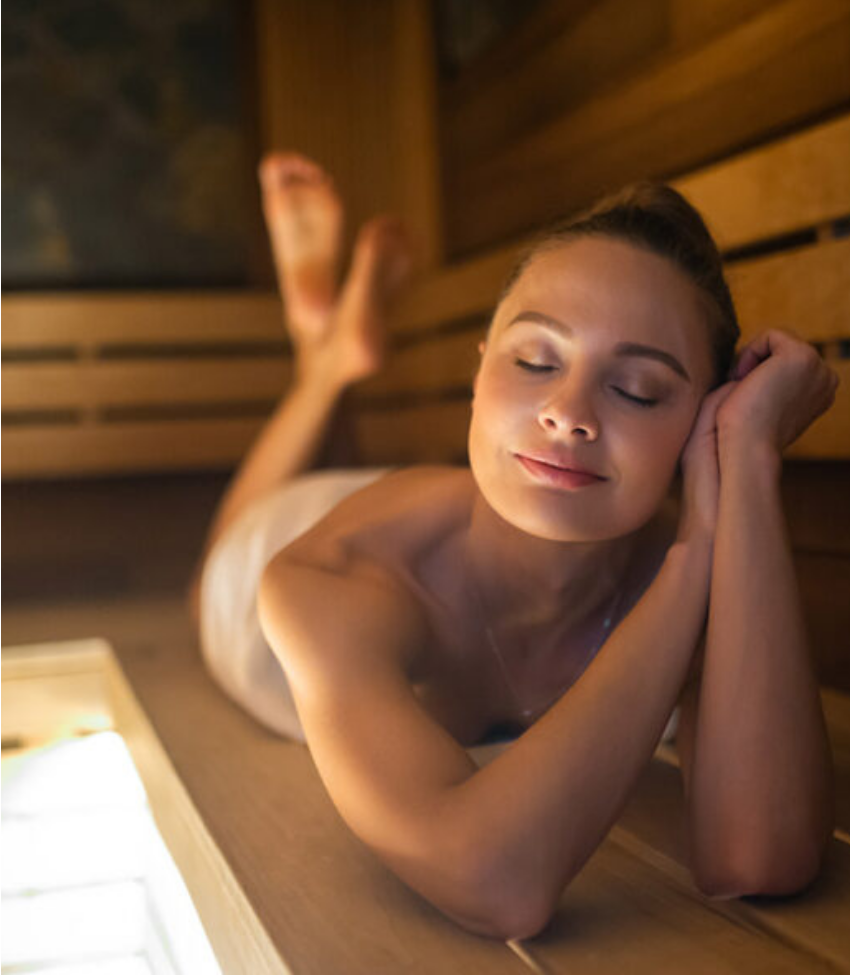 moteris ilsisi gulėdama ant pirties gulto