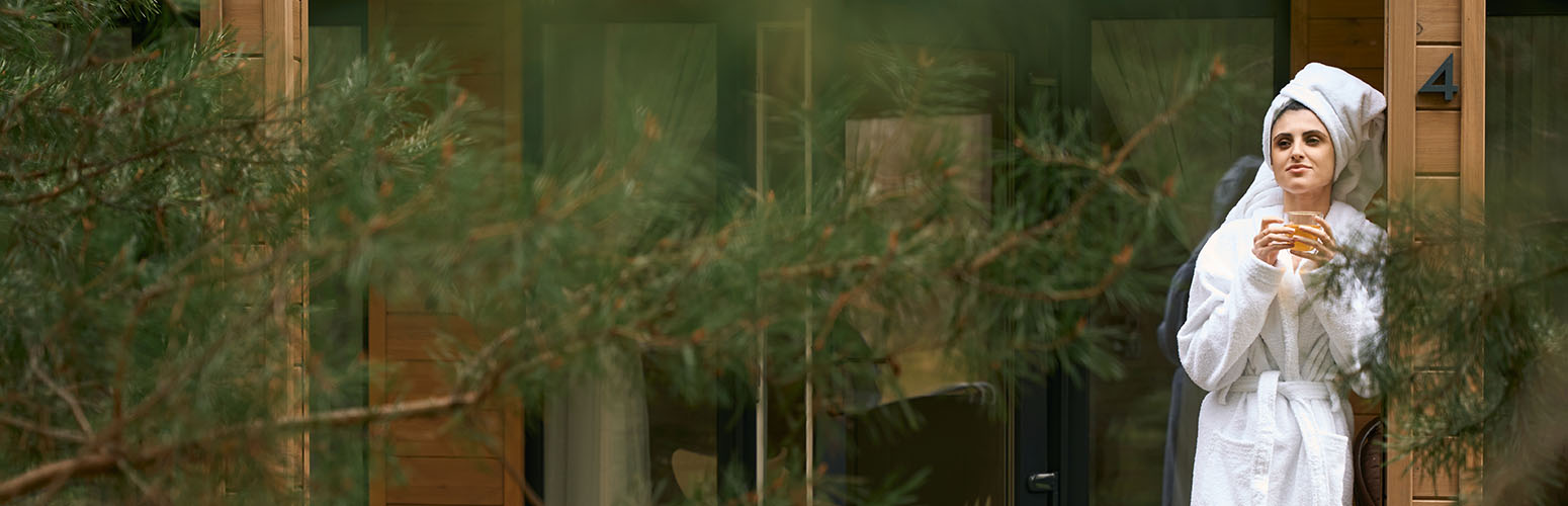 Hot Water ritualas: kodėl šiltas vanduo atpalaiduoja kūną - ir kodėl pirtis veikia dar efektyviau