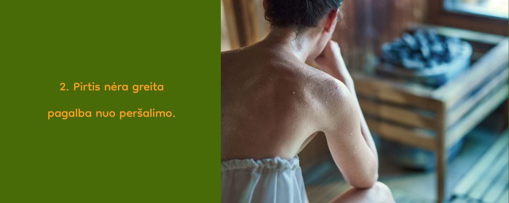 Žmogus prakaituoja pirtyje