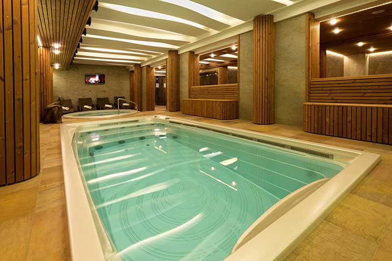 Vidaus patalpoje įrengtas USSPA plaukimo SPA baseinas su atskira poilsio zona