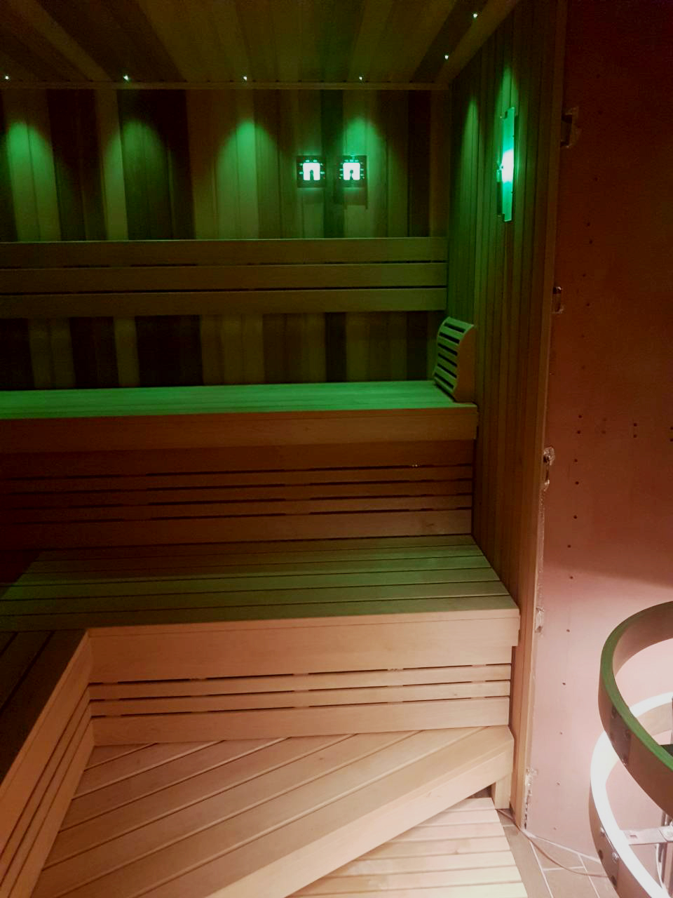 Sauna su alksnio ir Kanadietiško kedro mediena