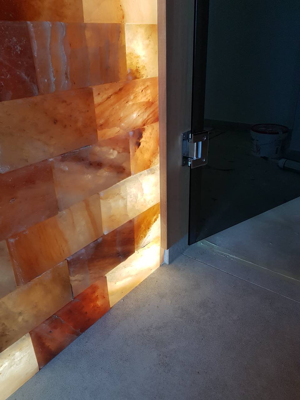 Kombi sauna su Himalajų druskos siena