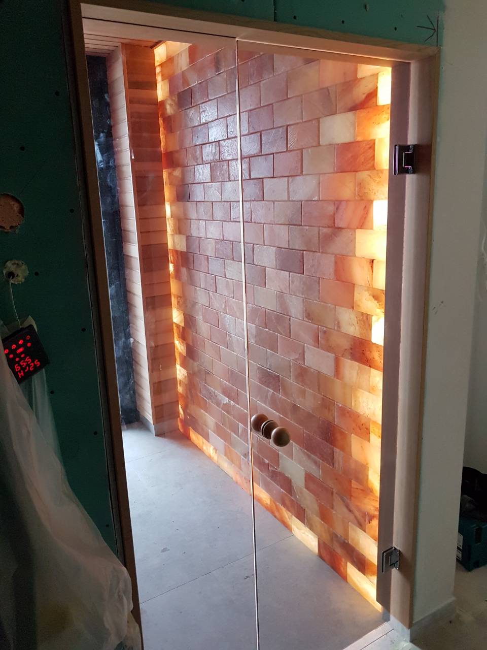 Kombi sauna su Himalajų druskos siena