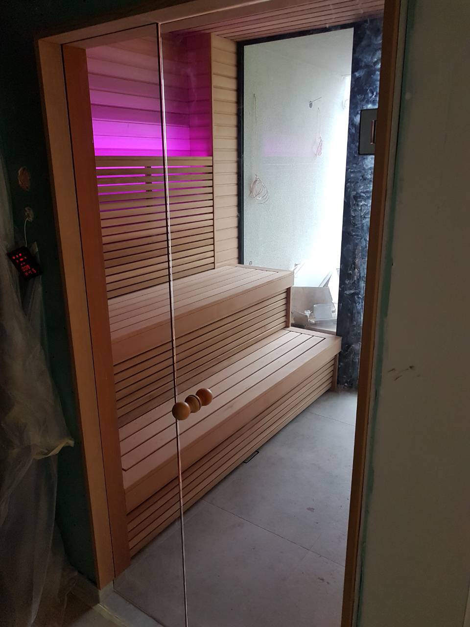 Kombi sauna su Himalajų druskos siena