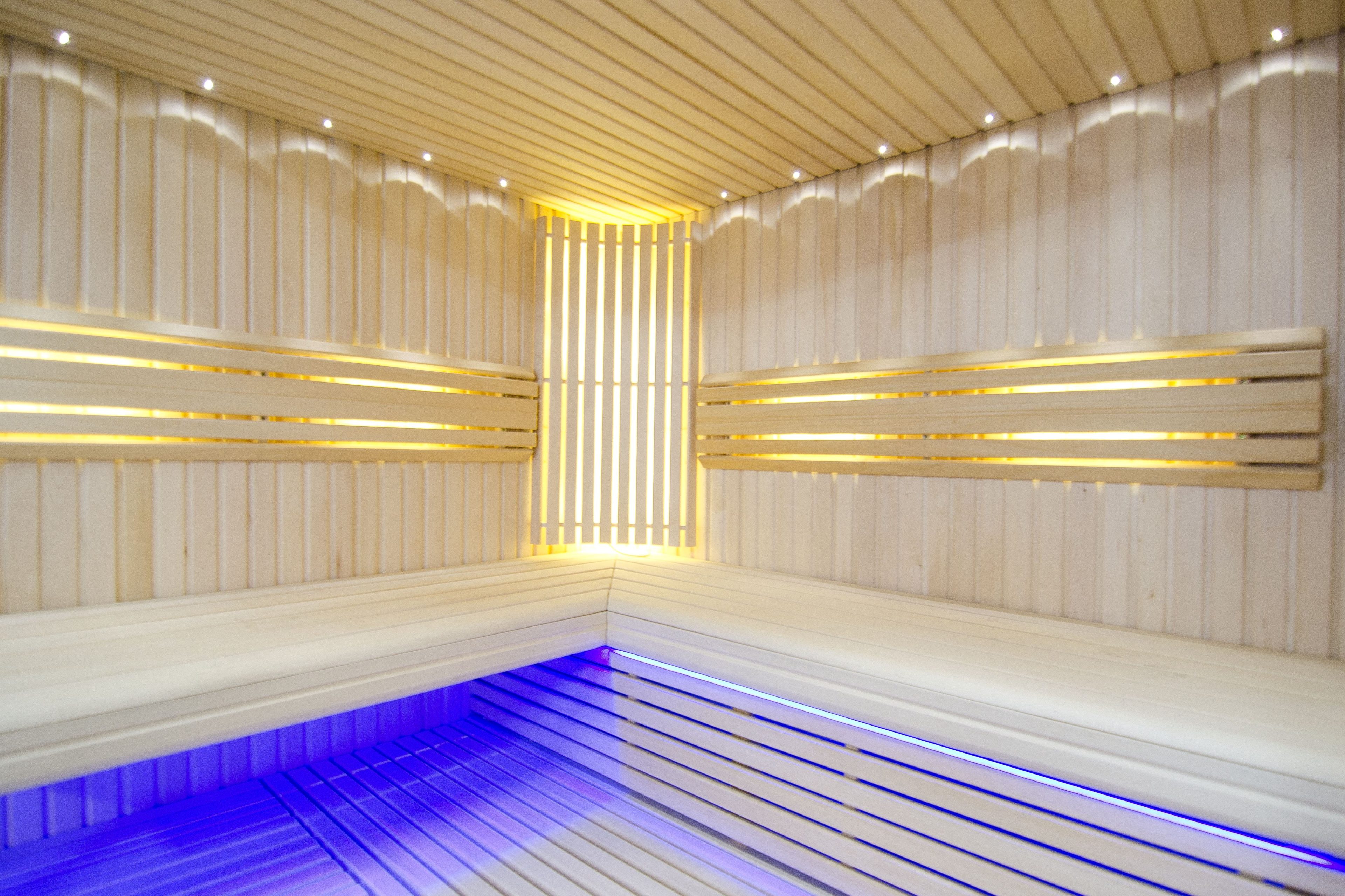 Šviesi sauna su valdomu LED apšvietimu