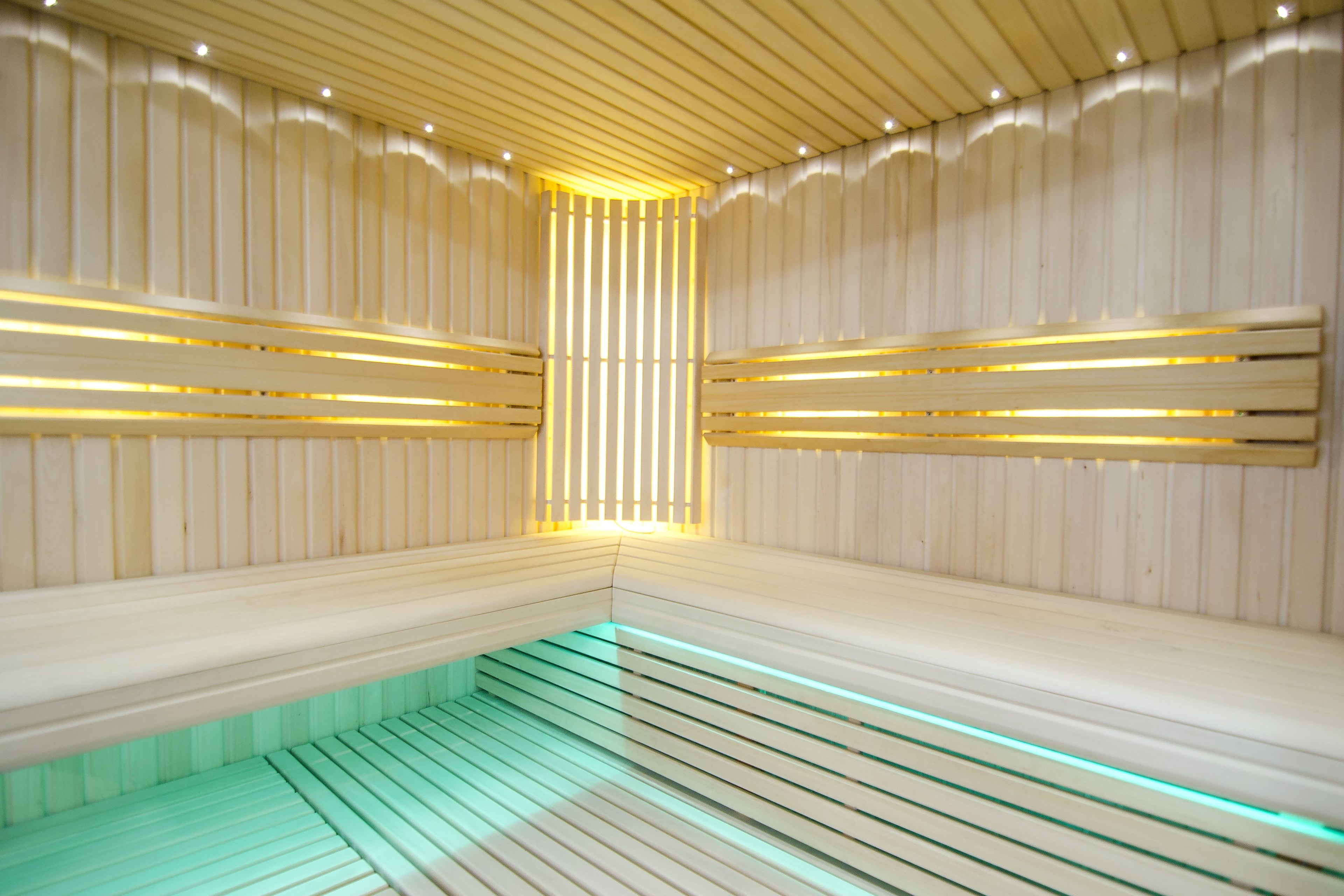 Šviesi sauna su valdomu LED apšvietimu