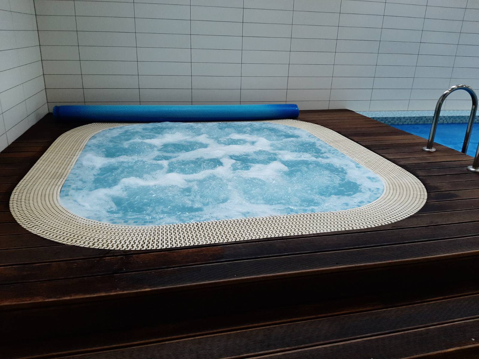 Baseinai ir pirtys sodyboje "Po ąžuolais"